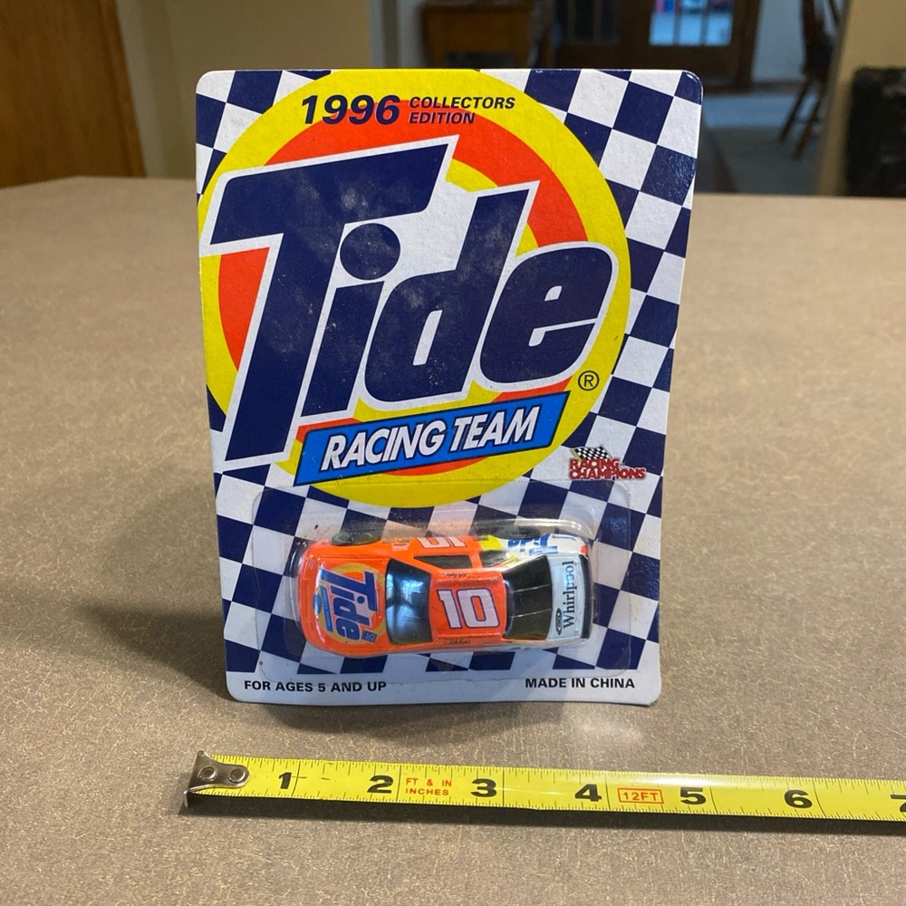 Tide #10 Ricky Rudd 1996 new in package die-cast car NASCAR racing team